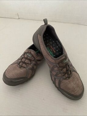 Skechers ladies Slip-On Sneakers in Taupe Brown Size 37/7